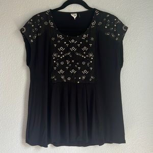 Anthropologie Akemi + Kin Gold Embroidered Tee Size Small